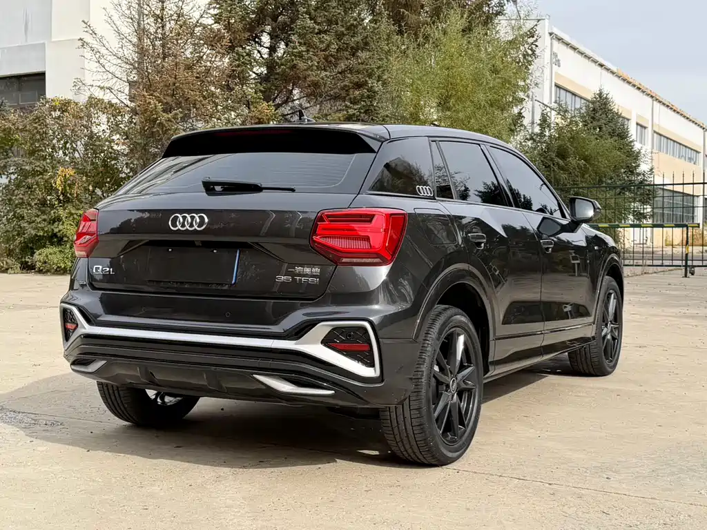 Audi Q2L — фото 5
