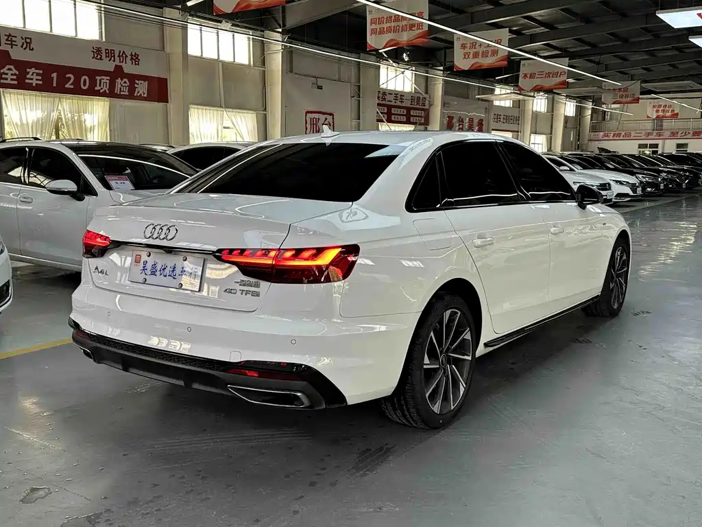 Audi A4L — фото 5
