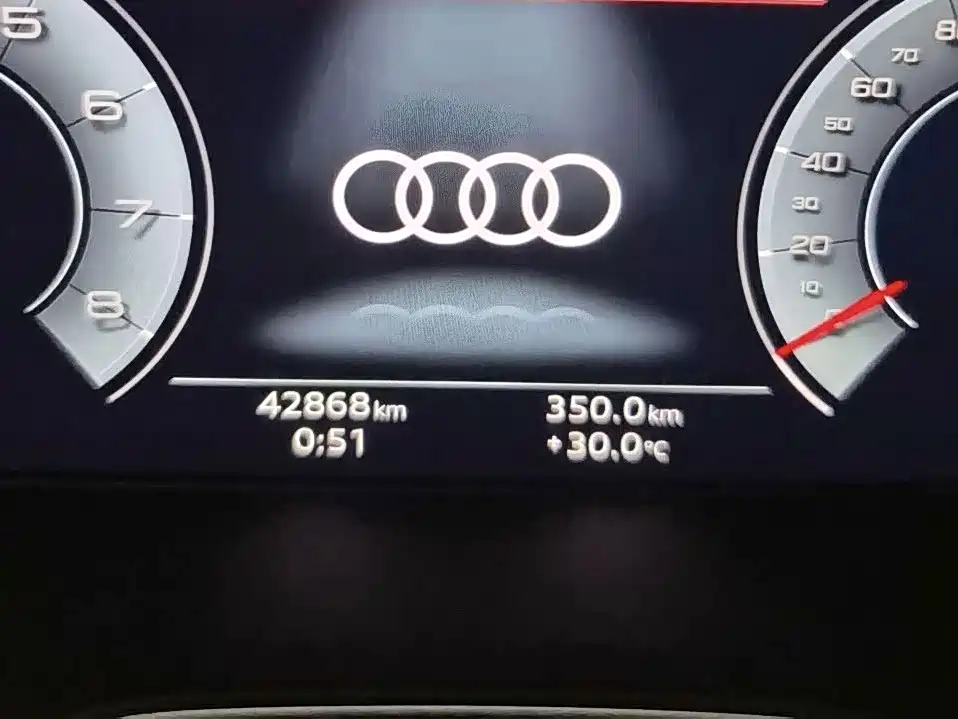 Audi Q5L — фото 10