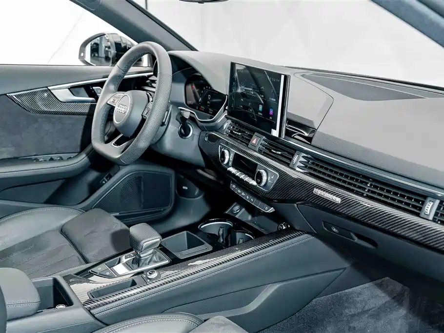 Audi A4L — фото 19