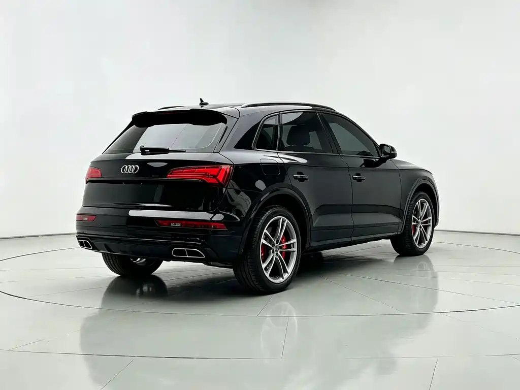 Audi Q5L — фото 7