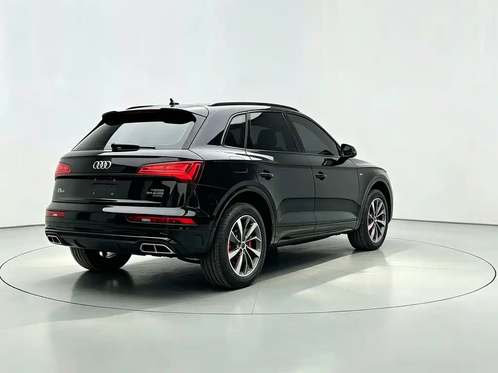 Audi Q5L — фото 9