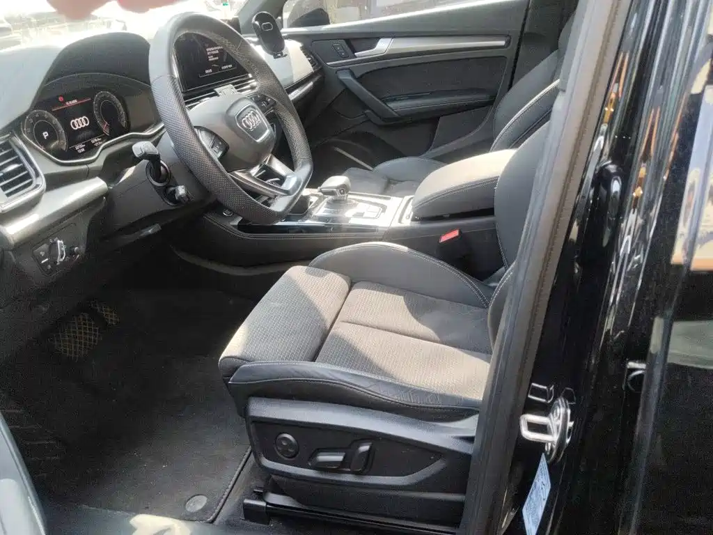 Audi Q5L Sportback — фото 11