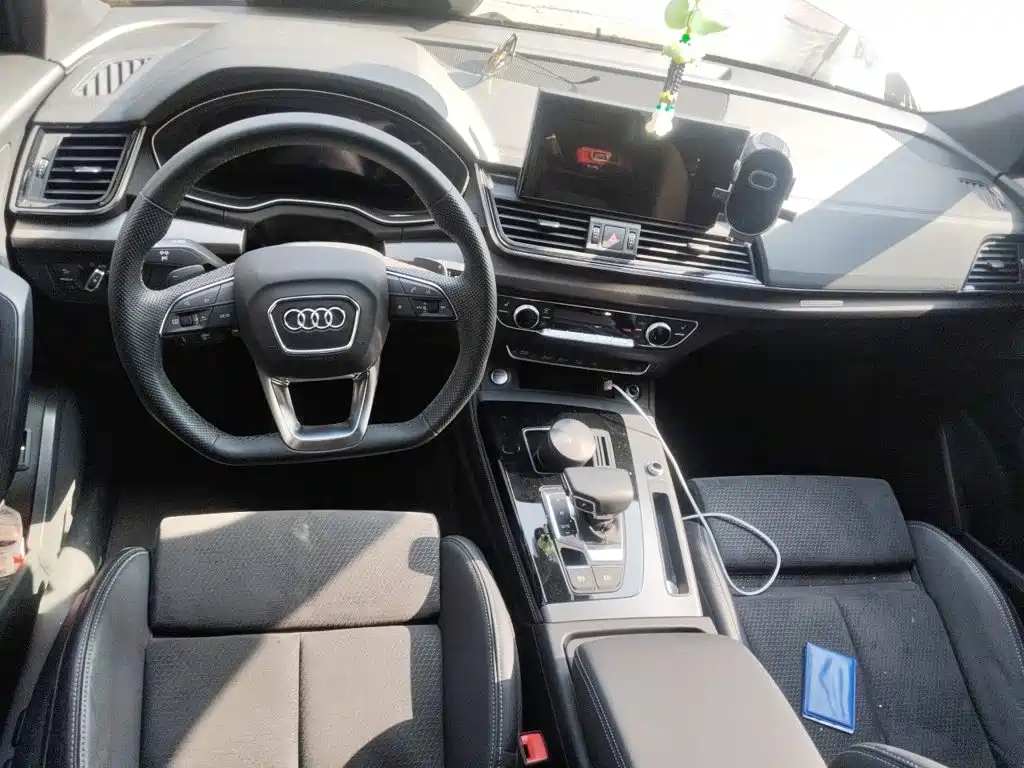 Audi Q5L Sportback — фото 5