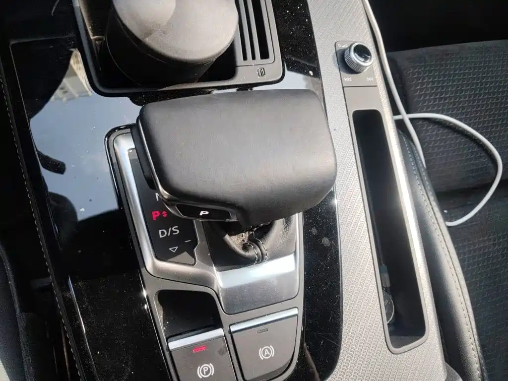 Audi Q5L Sportback — фото 10