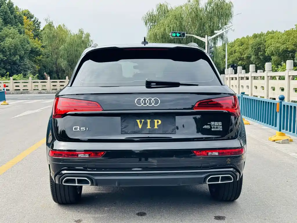 Audi Q5L — фото 5