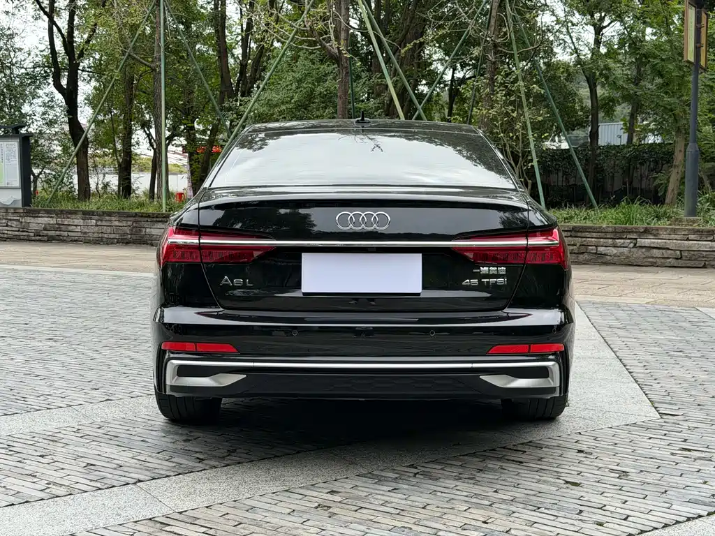Audi A6L — фото 9