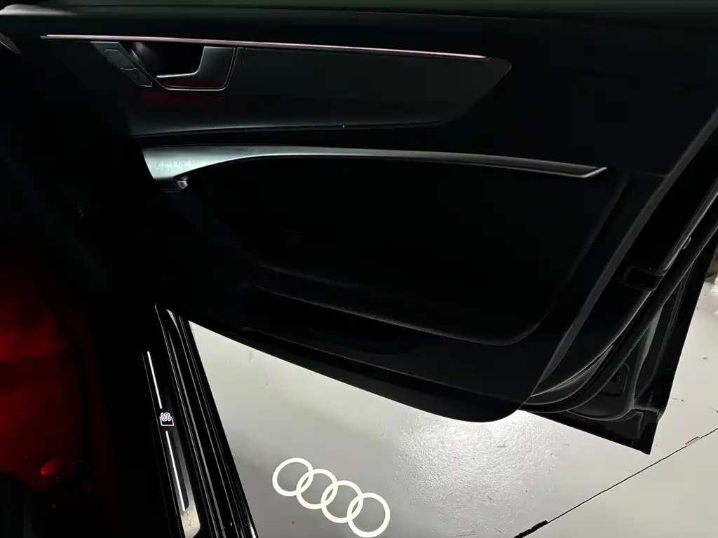Audi A6L — фото 5