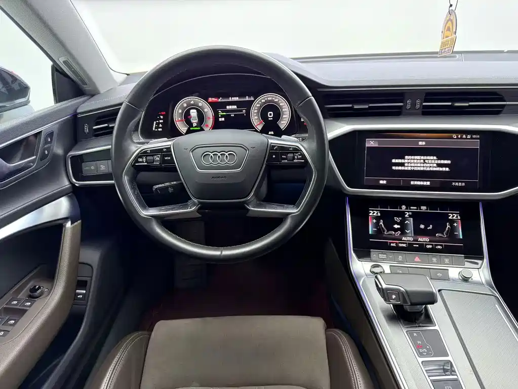 Audi A7L — фото 5