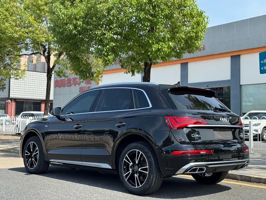 Audi Q5L — фото 5