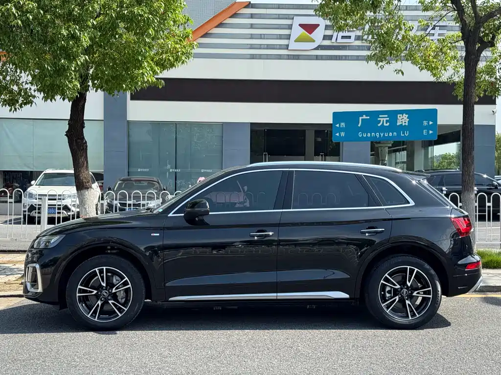 Audi Q5L — фото 8