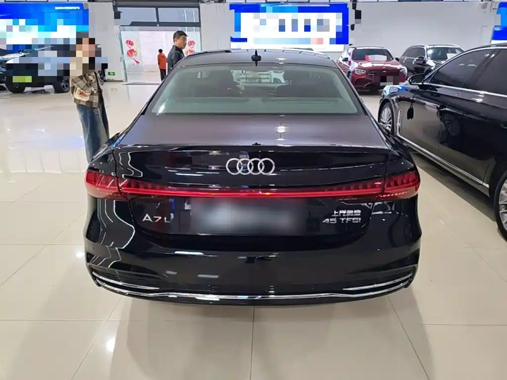Audi A7L — фото 5