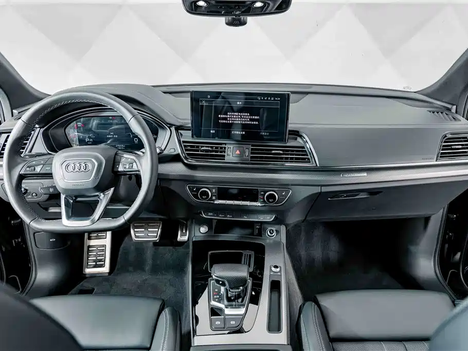 Audi Q5L — фото 10