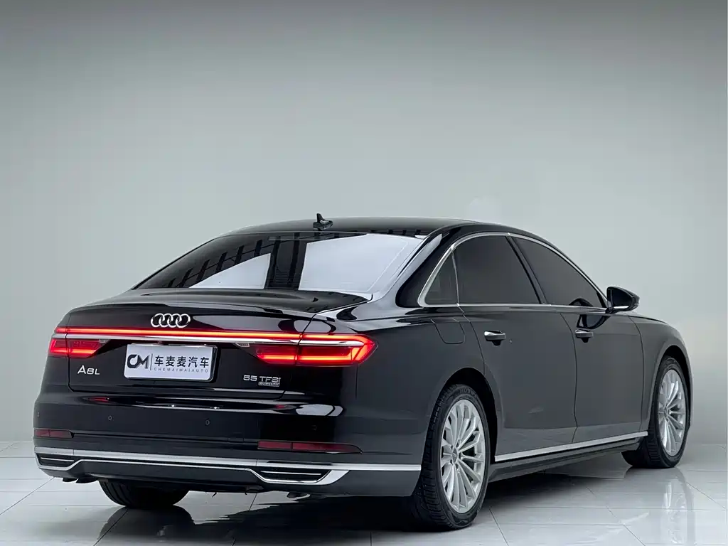 Audi A8 — фото 3