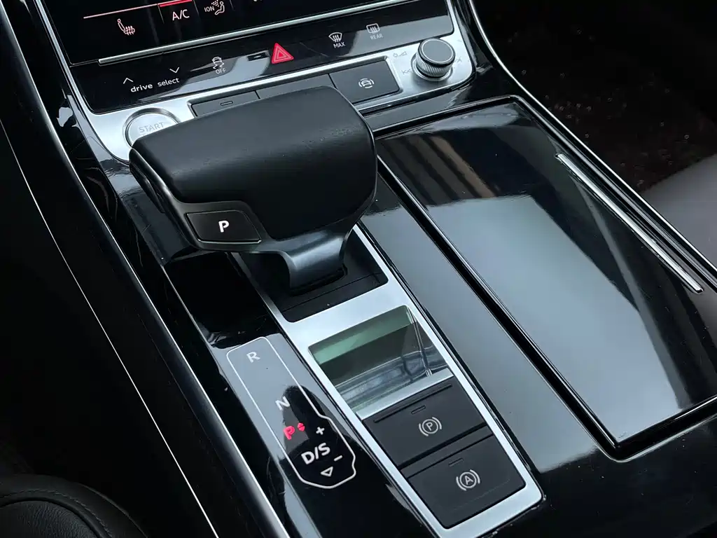 Audi A8 — фото 5