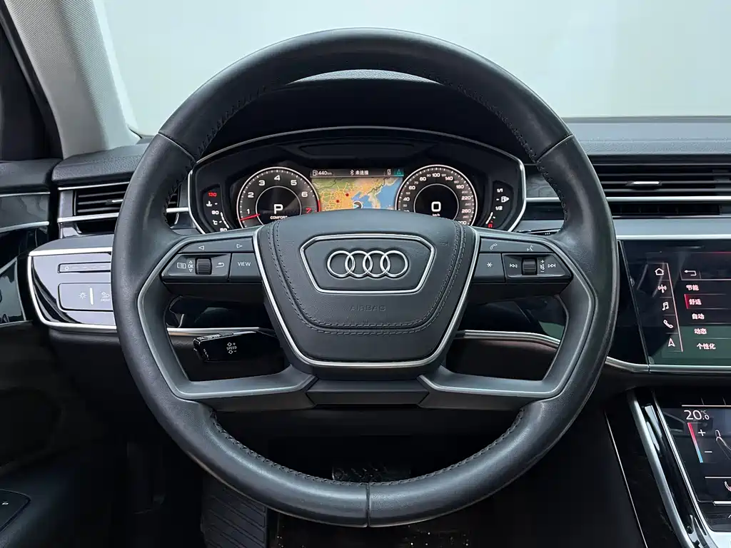 Audi A8 — фото 7
