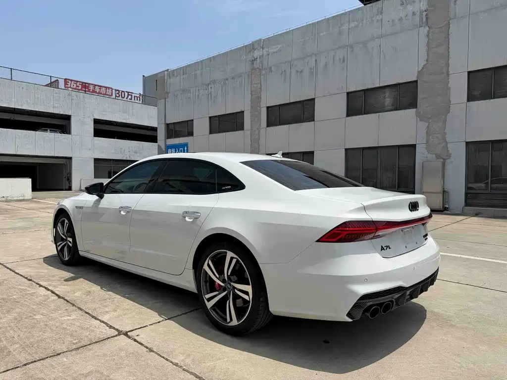 Audi A7L — фото 6