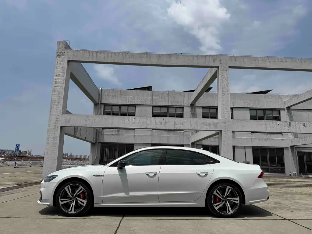 Audi A7L — фото 7