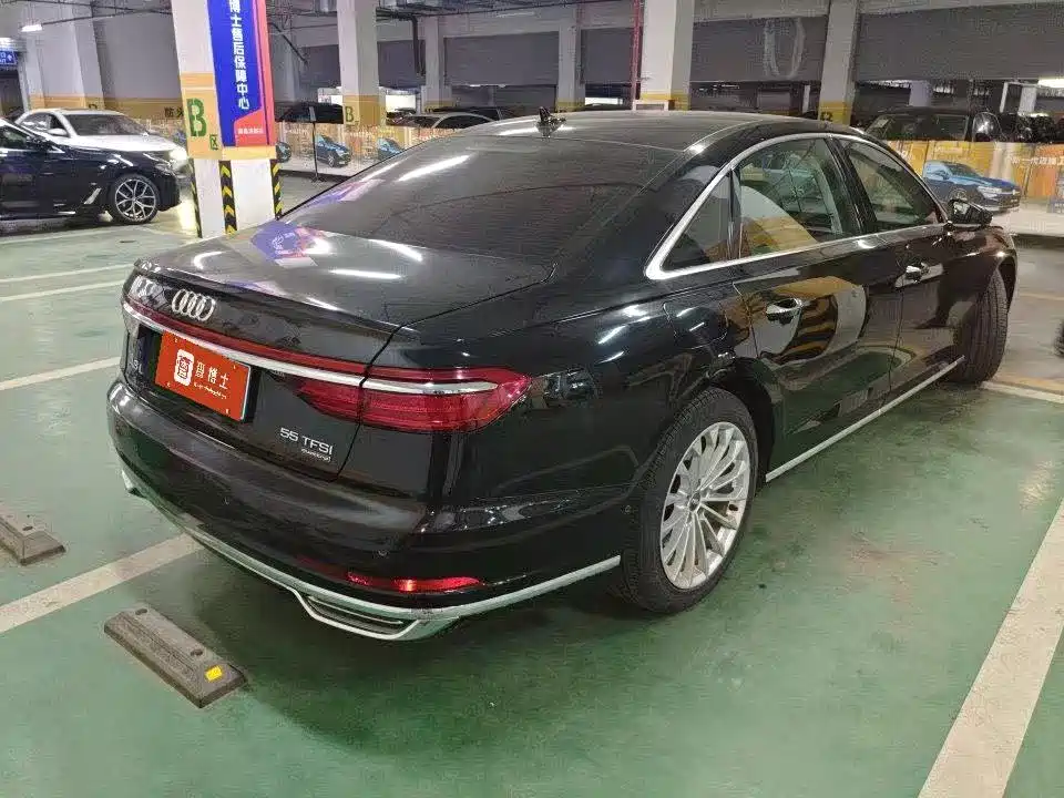 Audi A8 — фото 3