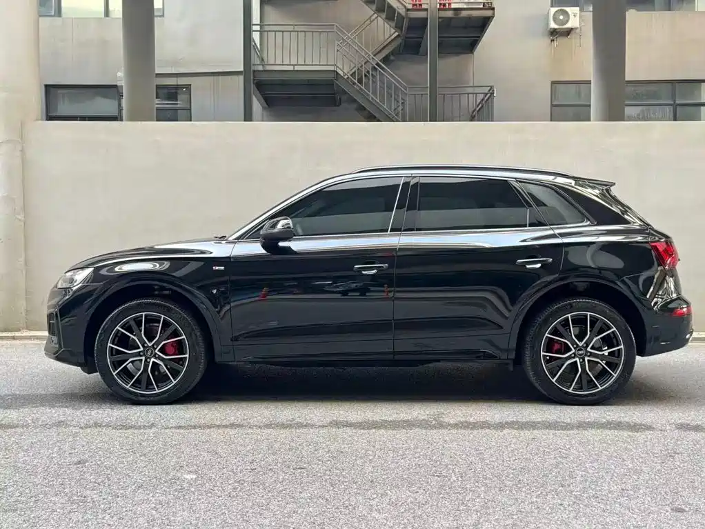 Audi Q5L — фото 3
