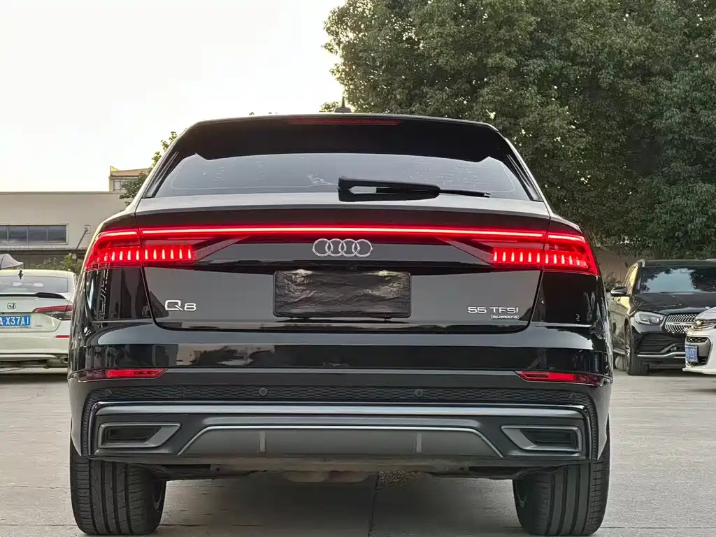 Audi Q8 — фото 8