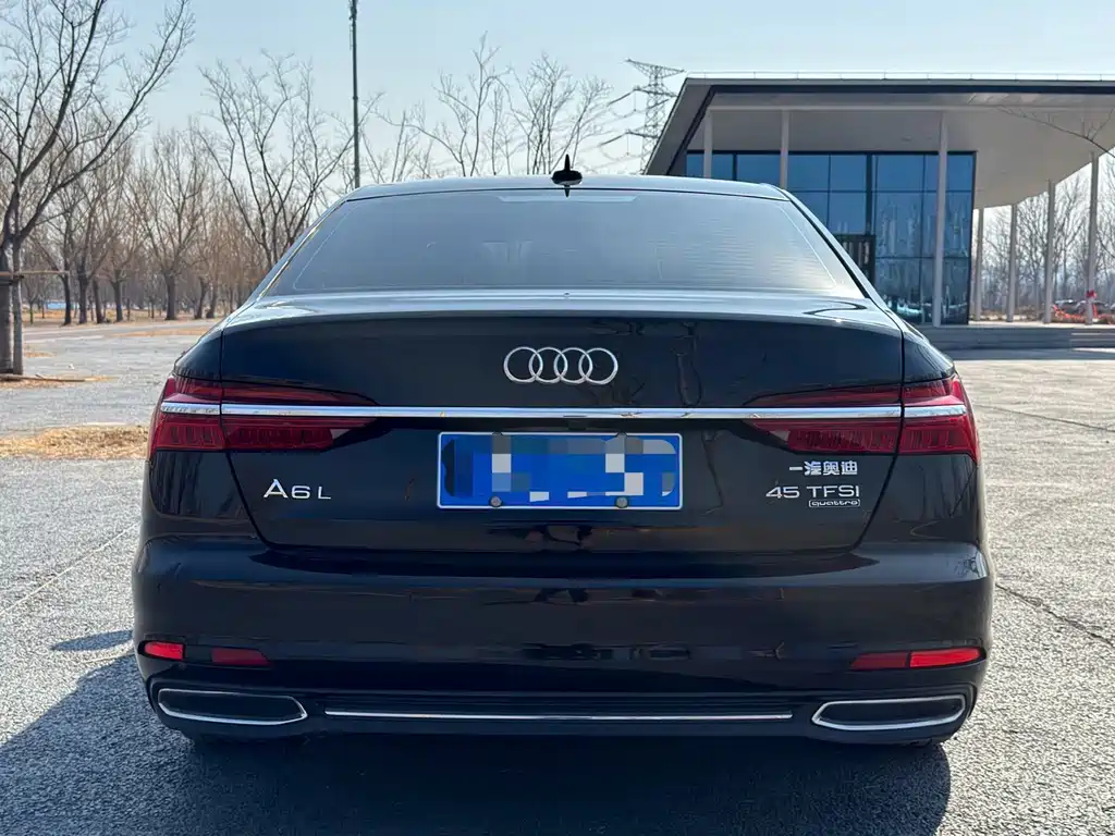 Audi A6L — фото 8