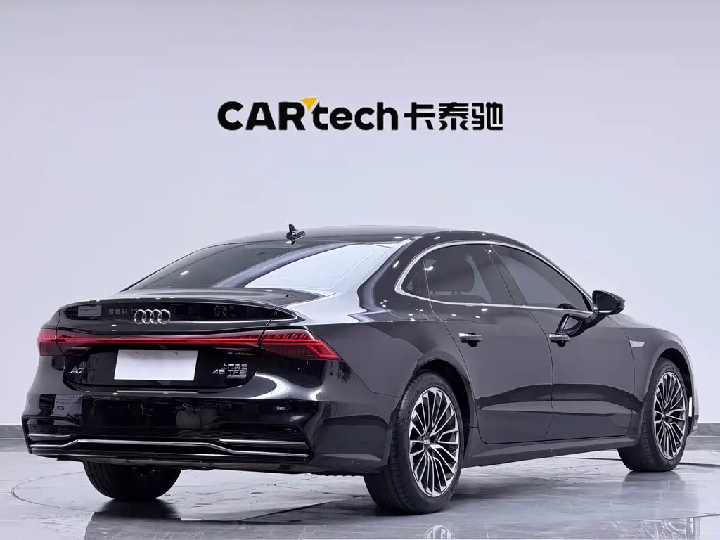 Audi A7L — фото 9