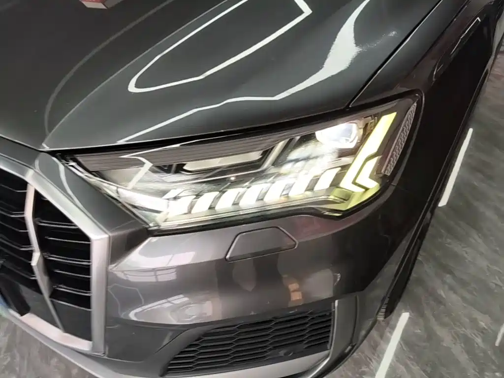 Audi Q7 — фото 23