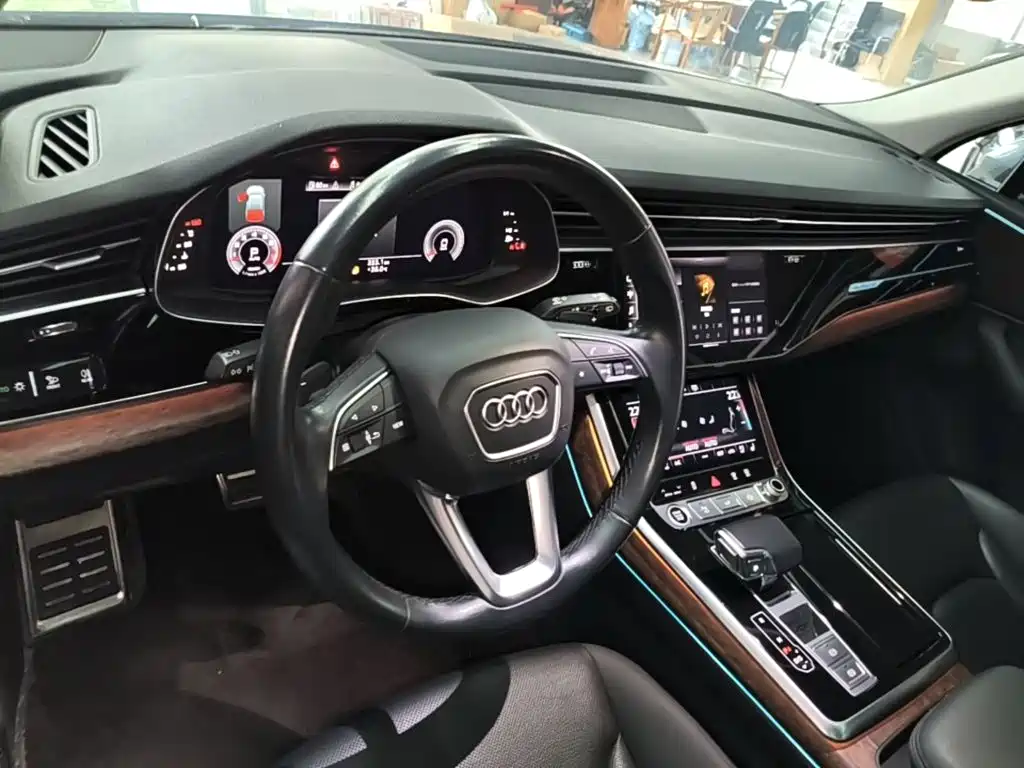 Audi Q7 — фото 10