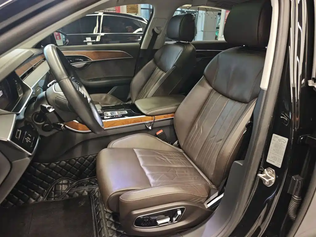 Audi A8 — фото 14