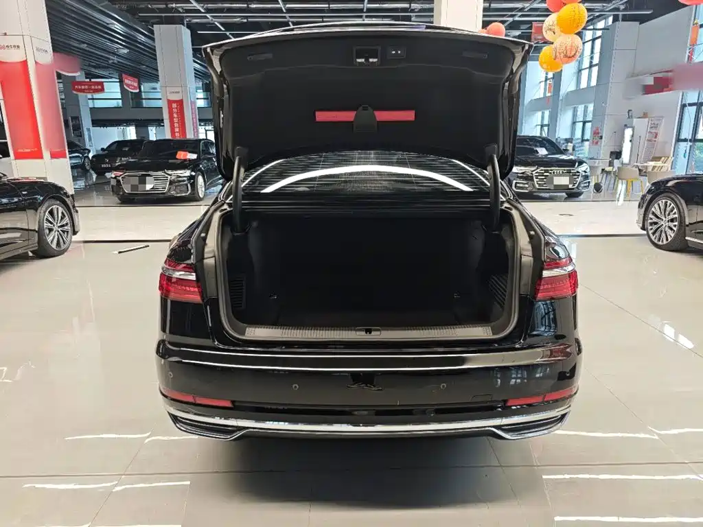 Audi A8 — фото 18