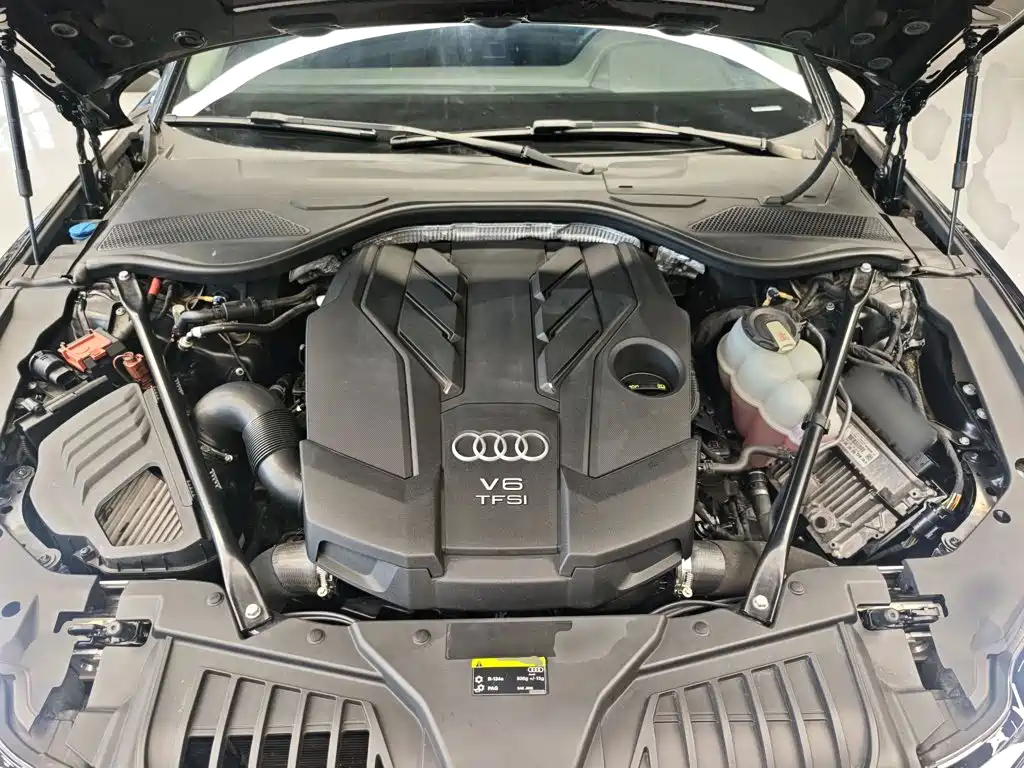 Audi A8 — фото 19