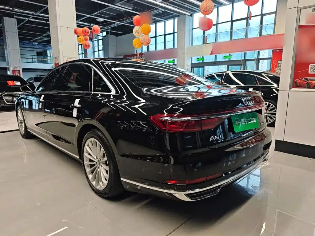 Audi A8 — фото 4