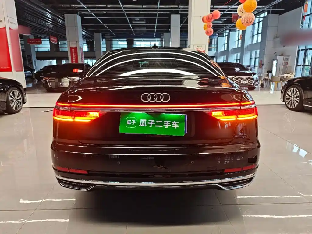 Audi A8 — фото 5