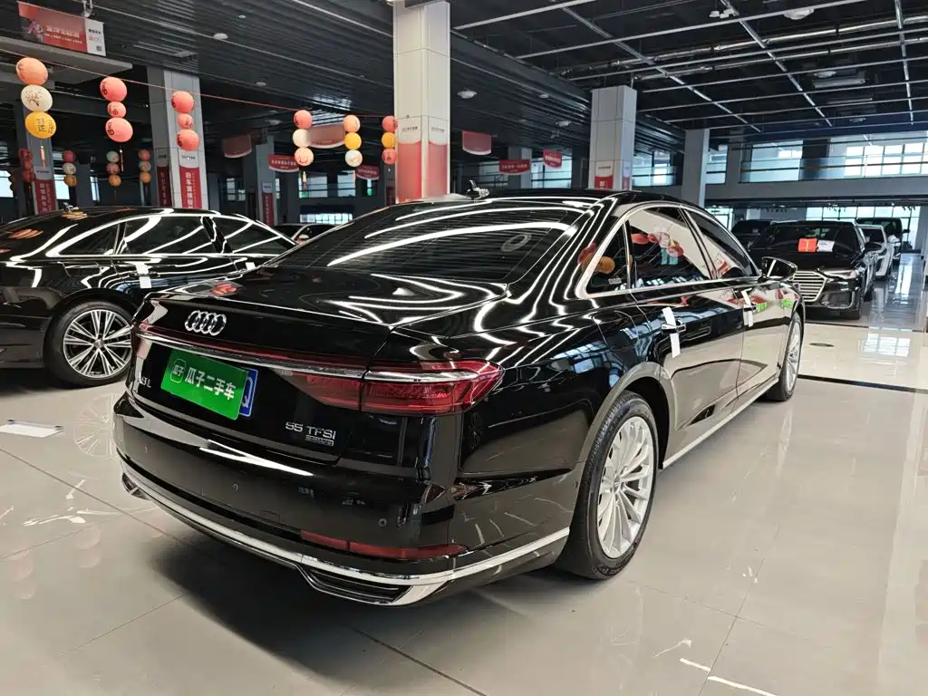 Audi A8 — фото 6
