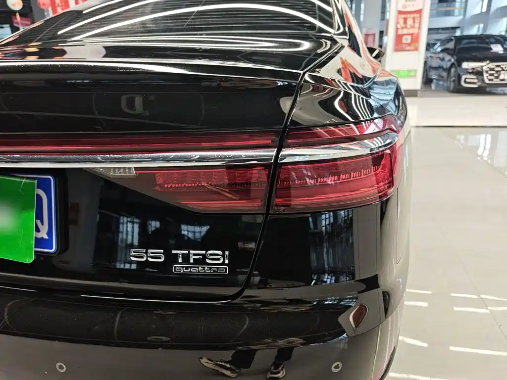 Audi A8 — фото 7