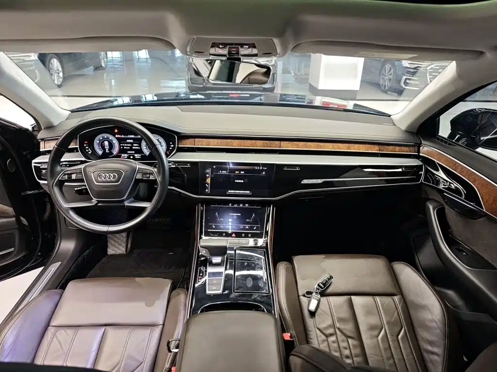 Audi A8 — фото 9