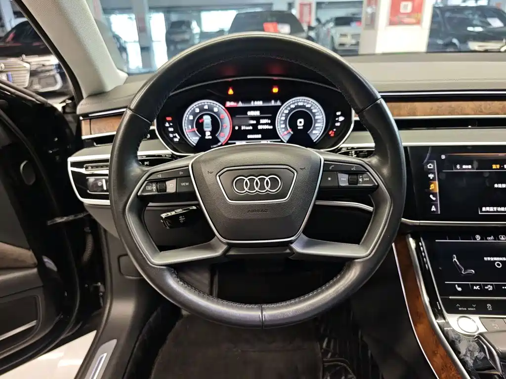Audi A8 — фото 10