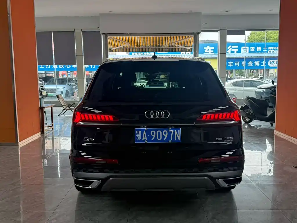 Audi Q7 — фото 14