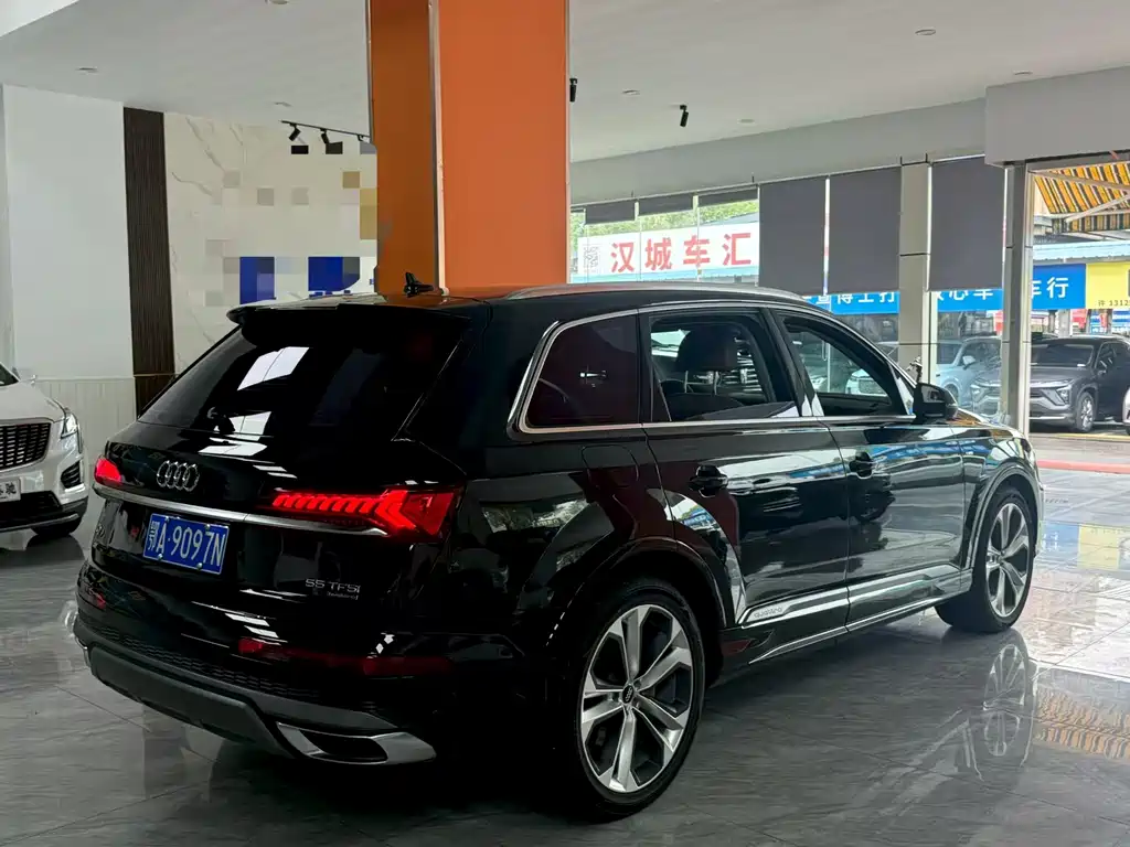 Audi Q7 — фото 15