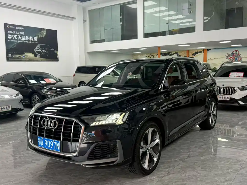 Audi Q7 — фото 1