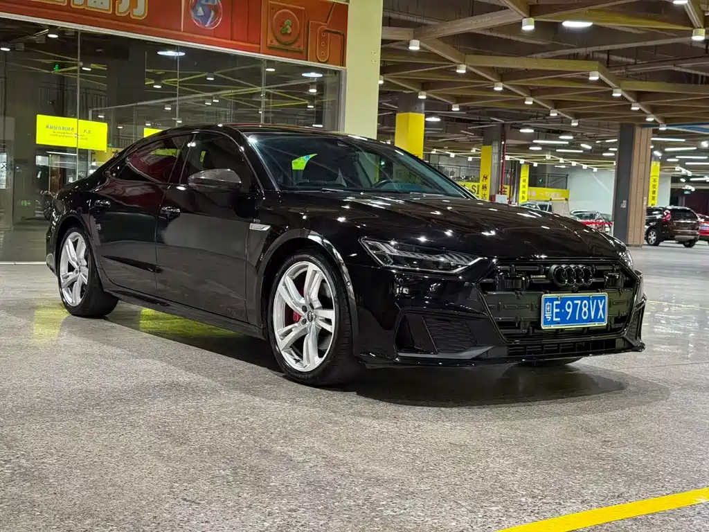 Audi A7L — фото 1