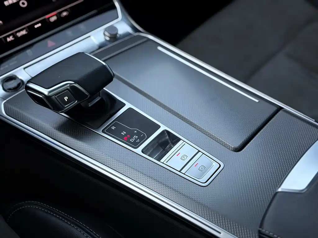 Audi A6L — фото 16