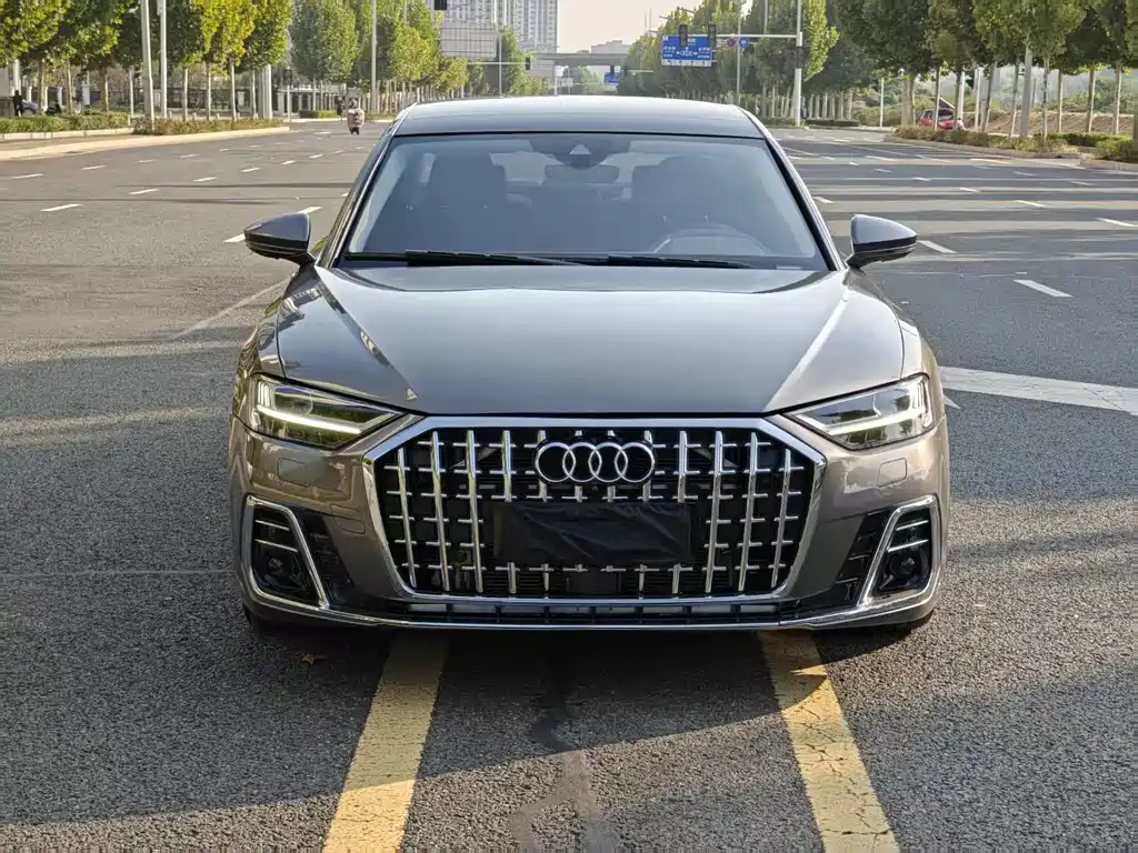 Audi A8 — фото 2