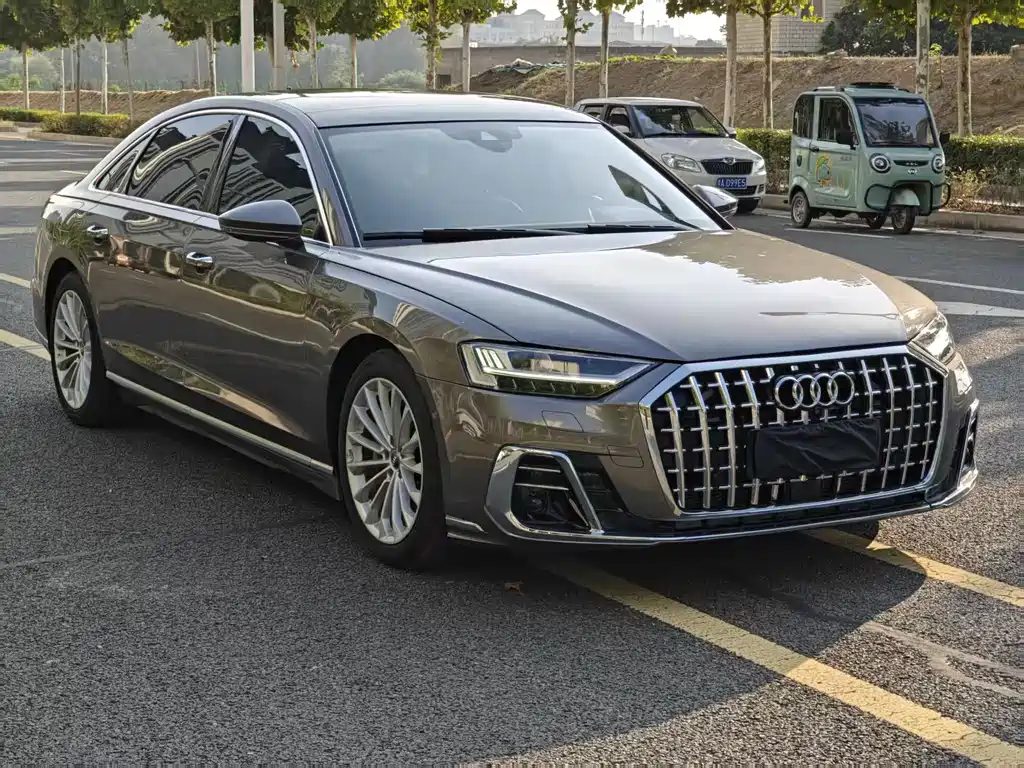 Audi A8 — фото 3