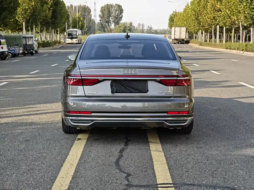 Audi A8 — фото 8