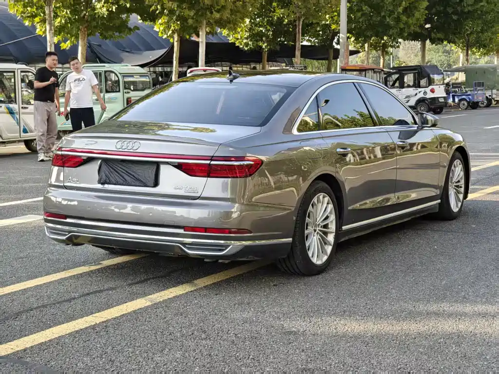 Audi A8 — фото 9