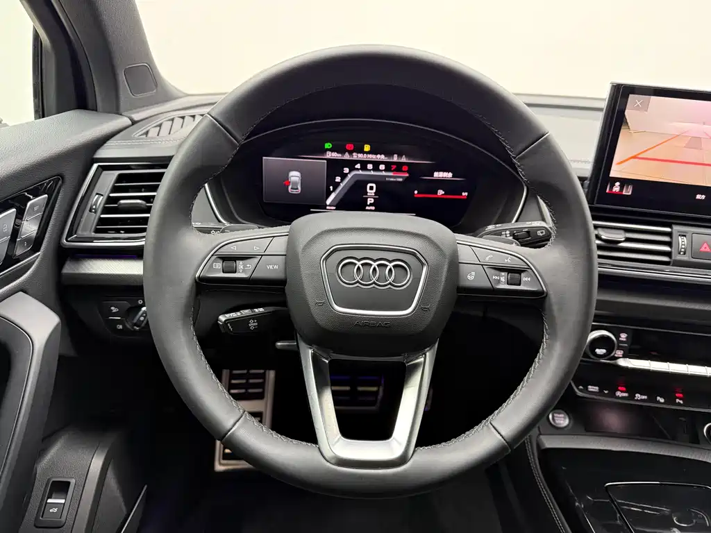 Audi Q5L — фото 9