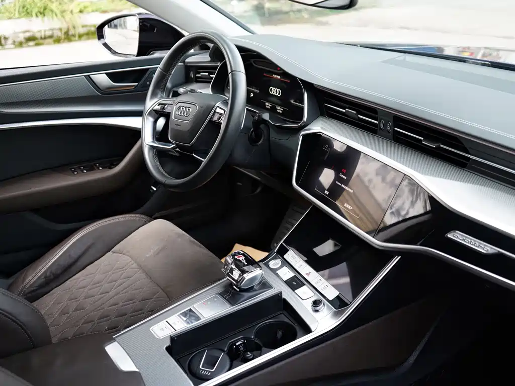 Audi A7L — фото 13