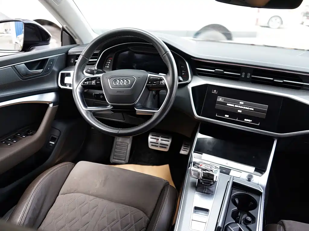 Audi A7L — фото 15